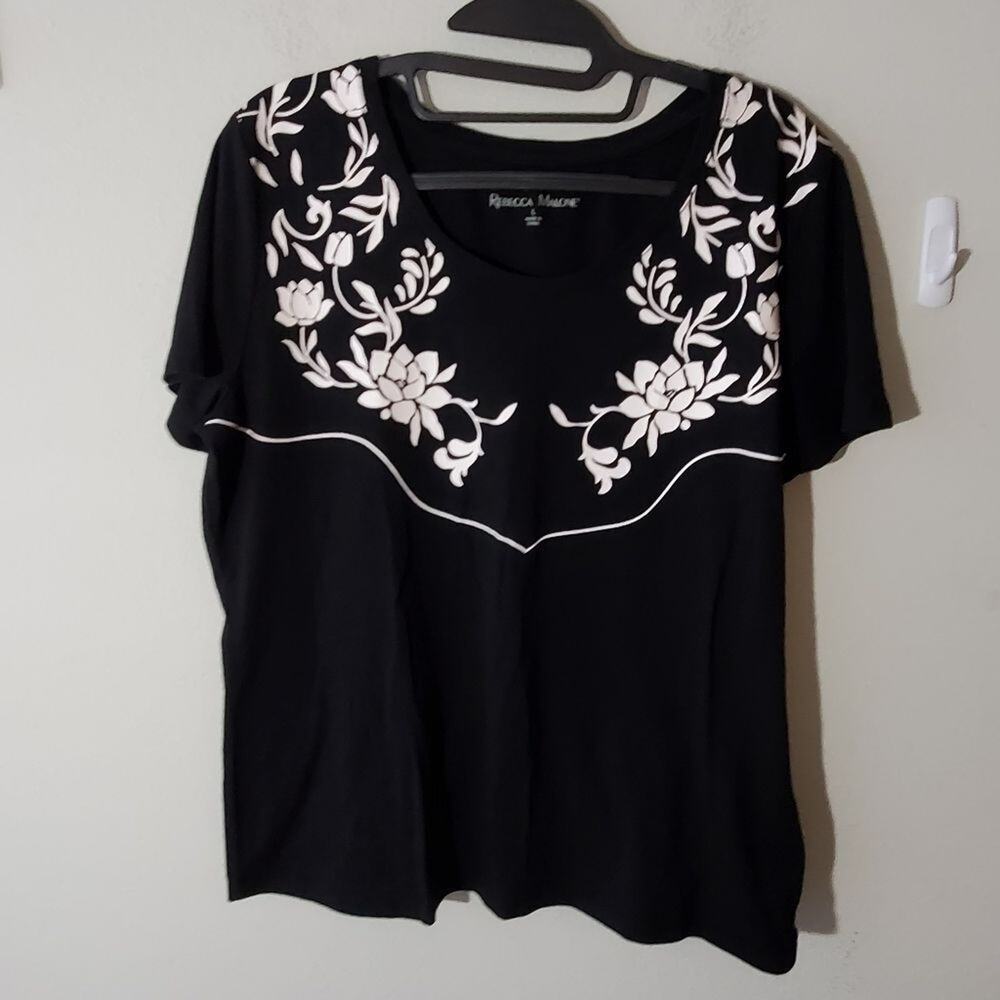REBECCA Malone black and white floral print t shirt size large